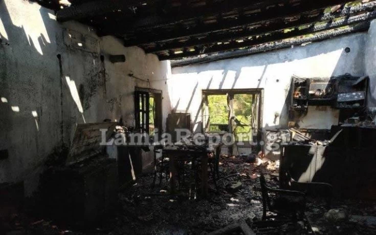 Άγιος Κωνσταντίνος: Εικόνες καταστροφής από το σπίτι που κάηκε